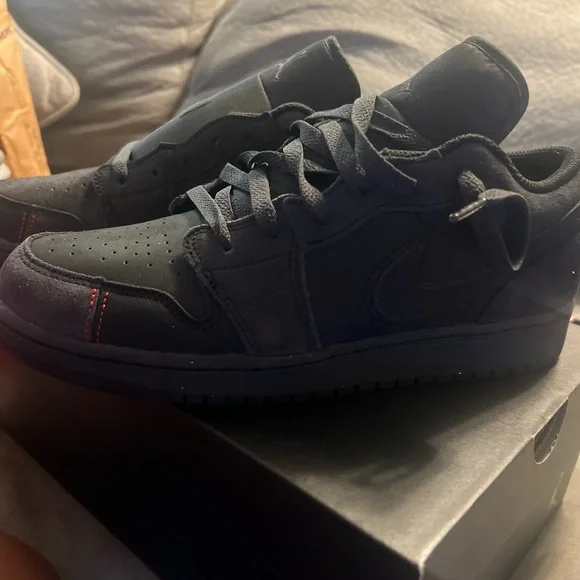 Brand new Jordan 1 Low Sz 7 Y - Picture 2 of 5